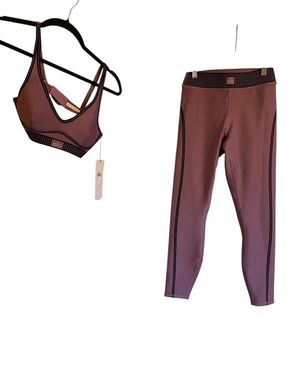 NWT Alo Yoga line up leggings & bra set PLUM KISS Size S